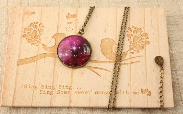  /><br/><br/><a href="http://www.taaze.tw/apredir.html?ap132565538_a_62100000650">紫色星空毛衣長頸鍊</a><br/><br/><b>商品網址</b>: <a href="http://www.taaze.tw/apredir.html?ap132565538_a_62100000650">http://www.taaze.tw/apredir.html?ap132565538_a_62100000650</a><br/><br/><br/><br/><ul>
<li><a href="http://mypaper.pchome.com.tw/michael56487/post/1330654329" target="_blank" style="text-decoration: none;">【Alice韓系館】快速到貨-甜氛霓裳-雙肩點點連身裙(1件組)</a></li><li><a href="http://michael479zj.pixnet.net/blog/post/216295282" target="_blank" style="text-decoration: none;">【DEF.IT】幾何跳躍-幾何圖形配布牛仔長袖襯衫(繽紛臺北印花)</a></li><li><a href="http://blog.roodo.com/mickai045b68/archives/33249602.html" target="_blank" style="text-decoration: none;">吊帶V領露背顯瘦雪紡及地長洋裝(橘粉色)-Joli-neon</a></li><li><a href="http://mypaper.pchome.com.tw/michael475jc/post/1330835006" target="_blank" style="text-decoration: none;">【Alice韓系館】快速到貨-戀愛氣息.手工花朵洋裝(1件組)</a></li><li><a href="http://blog.roodo.com/michael59235/archives/32085926.html" target="_blank" style="text-decoration: none;">【per GIBO】亮眼白吸排短袖圓T(PT801511)</a></li>
</ul>
                                                        </p>
                                                        <!-- content E -->
                                
                                                        <p></p>
                                
                                    <div id="ArticleMapTitle" style="display:none;">文章定位：</div>
                                    <div id="ArticleMap" style=""></div>
                                
                                                    <div class="aticeofopt">
                                                        <u class="gtrepot">
                                                        <a href="http://faq.pchome.com.tw/accuse/accuse.html?c_nickname=mypaper&black_url=aHR0cDovL215cGFwZXIucGNob21lLmNvbS50dy9taWNoYWVsNTQzY24vcG9zdC8xMzMxNzM2MjI2&black_id=@pchome.com.tw" target ="_black">我要檢舉</a>
                                                        </u>
                                                        <div class="atictag">
                                                        </div>
                                                        <div class="sharbtn">
                                                            <a href="javascript:void((function(){ window.open(