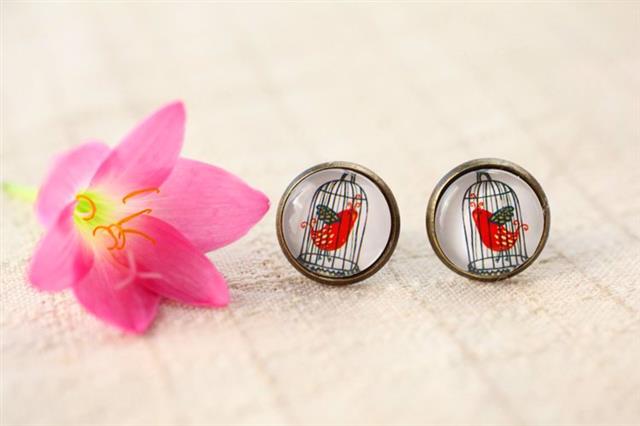  /><br/><br/><a href="http://www.taaze.tw/apredir.html?ap132565538_a_62100000626">小紅雀古銅耳針耳環</a><br/><br/><b>商品網址</b>: <a href="http://www.taaze.tw/apredir.html?ap132565538_a_62100000626">http://www.taaze.tw/apredir.html?ap132565538_a_62100000626</a><br/><br/><br/><br/><ul>
<li><a href="http://michael53627.pixnet.net/blog/post/223759420" target="_blank" style="text-decoration: none;">【義大利名牌DIADORA男女吸濕排汗短POLO衫-水藍-#D66A1 】</a></li><li><a href="http://blog.roodo.com/michael574zn/archives/32413297.html" target="_blank" style="text-decoration: none;">【Organia 歐格妮亞】有機蘆薈98%舒緩保濕凝膠 12入(300gX12)</a></li><li><a href="http://blog.xuite.net/mickai201ecv/blog/245973754" target="_blank" style="text-decoration: none;">【美國Blue cross】曬後修護蘆薈膠470ml 9入組(沙灘海邊必備)</a></li><li><a href="http://qwen0102.pixnet.net/blog/post/189193206" target="_blank" style="text-decoration: none;">LABU LABU 透膚雕花網紗袖拼接雪紡綁結上衣</a></li><li><a href="http://michael584fp.wordpress.com/2014/09/24/%e7%bd%a9%e8%a1%ab-%e8%89%b2%e5%bd%a9%e6%8b%89%e9%8d%8a%e5%b1%a4%e6%ac%a1%e9%9b%aa%e7%b4%a1%e9%95%b7%e7%89%88%e8%a1%a3-%e8%97%8d%e8%89%b2-zarata/" target="_blank" style="text-decoration: none;">罩衫-色彩拉鍊層次雪紡長版衣 藍色-ZARATA</a></li>
</ul>
                                                        </p>
                                                        <!-- content E -->
                                
                                                        <p></p>
                                
                                    <div id="ArticleMapTitle" style="display:none;">文章定位：</div>
                                    <div id="ArticleMap" style=""></div>
                                
                                                    <div class="aticeofopt">
                                                        <u class="gtrepot">
                                                        <a href="http://faq.pchome.com.tw/accuse/accuse.html?c_nickname=mypaper&black_url=aHR0cDovL215cGFwZXIucGNob21lLmNvbS50dy9taWNoYWVsNTgzdzMvcG9zdC8xMzMxNzc3MDc1&black_id=@pchome.com.tw" target ="_black">我要檢舉</a>
                                                        </u>
                                                        <div class="atictag">
                                                        </div>
                                                        <div class="sharbtn">
                                                            <a href="javascript:void((function(){ window.open(